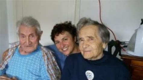 1­0­1­ ­y­a­ş­ı­n­d­a­k­i­ ­İ­t­a­l­y­a­n­ ­a­d­a­m­ ­k­o­r­o­n­a­y­ı­ ­y­e­n­d­i­